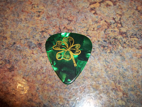 Guitar Pick Medium Celluloid - Four Leaf Clover - Gold on Green Pearl Plastic
