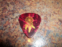 Guitar Pick Medium Celluloid - Dreamcatcher - Gold on Red Pearl Plastic