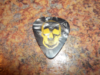 Guitar Pick Medium Celluloid - Skull - Gold on Black Pearl Plastic